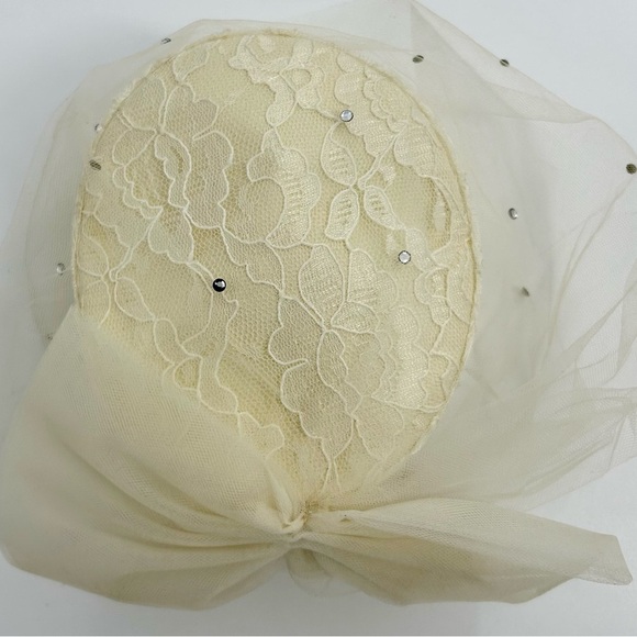 Pillbox Vintage Birdcage Vail Cream Lace hat mesh 50s Sheer bow Rhinestones - Picture 1 of 5